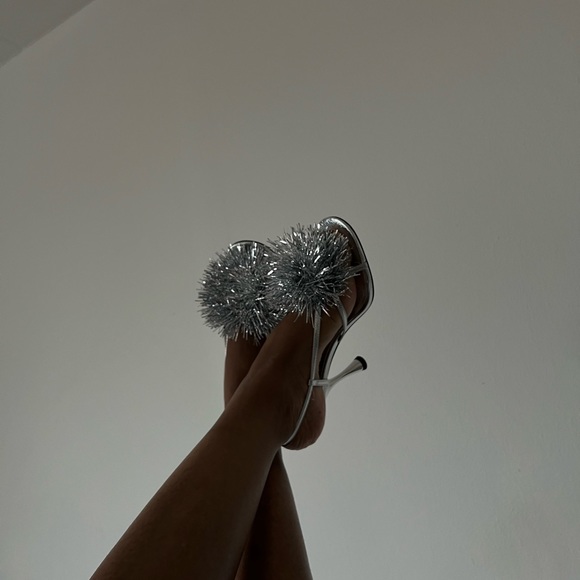 BLOGGERS FAV ZARA SILVER METALLIC POMPOM HEELED SANDALS NWT SIZE 7.5NWT - Picture 2 of 4